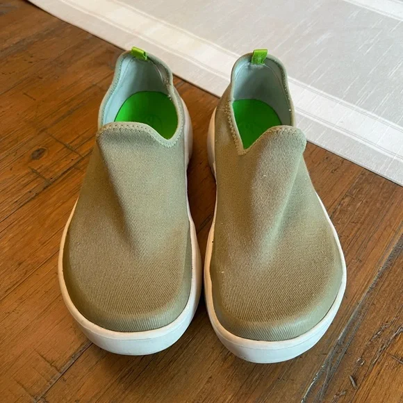 OOFOS Green WOMEN'S OOMG EEZEE LOW SHOE - Picture 2 of 6